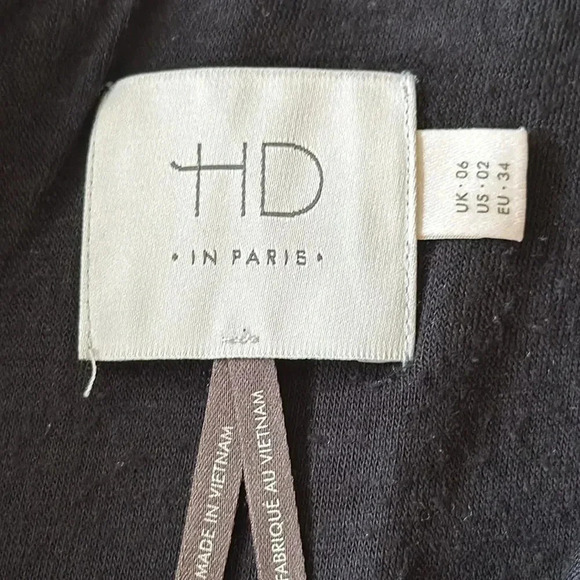 HD in Paris sz 2 little black dress, cap sleeves, back zip with ruffle bottom - Picture 7 of 9